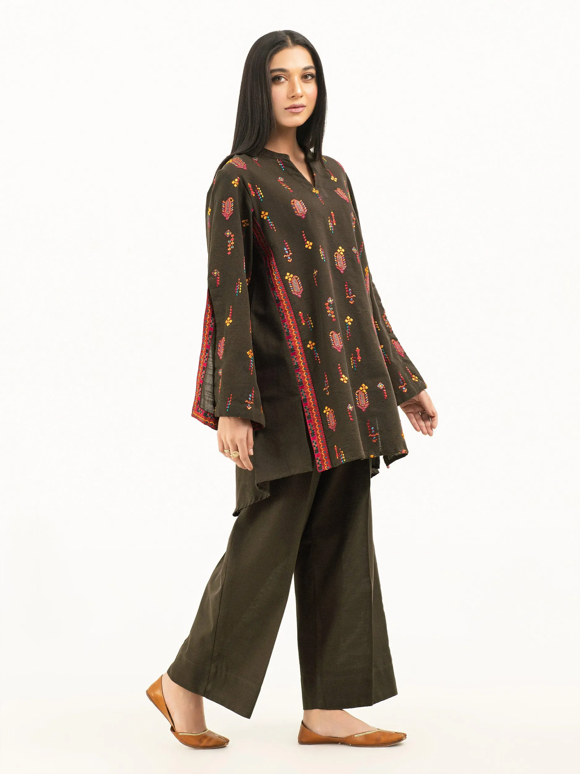 2 Piece Khaddar Suit-Embroidered (Pret)