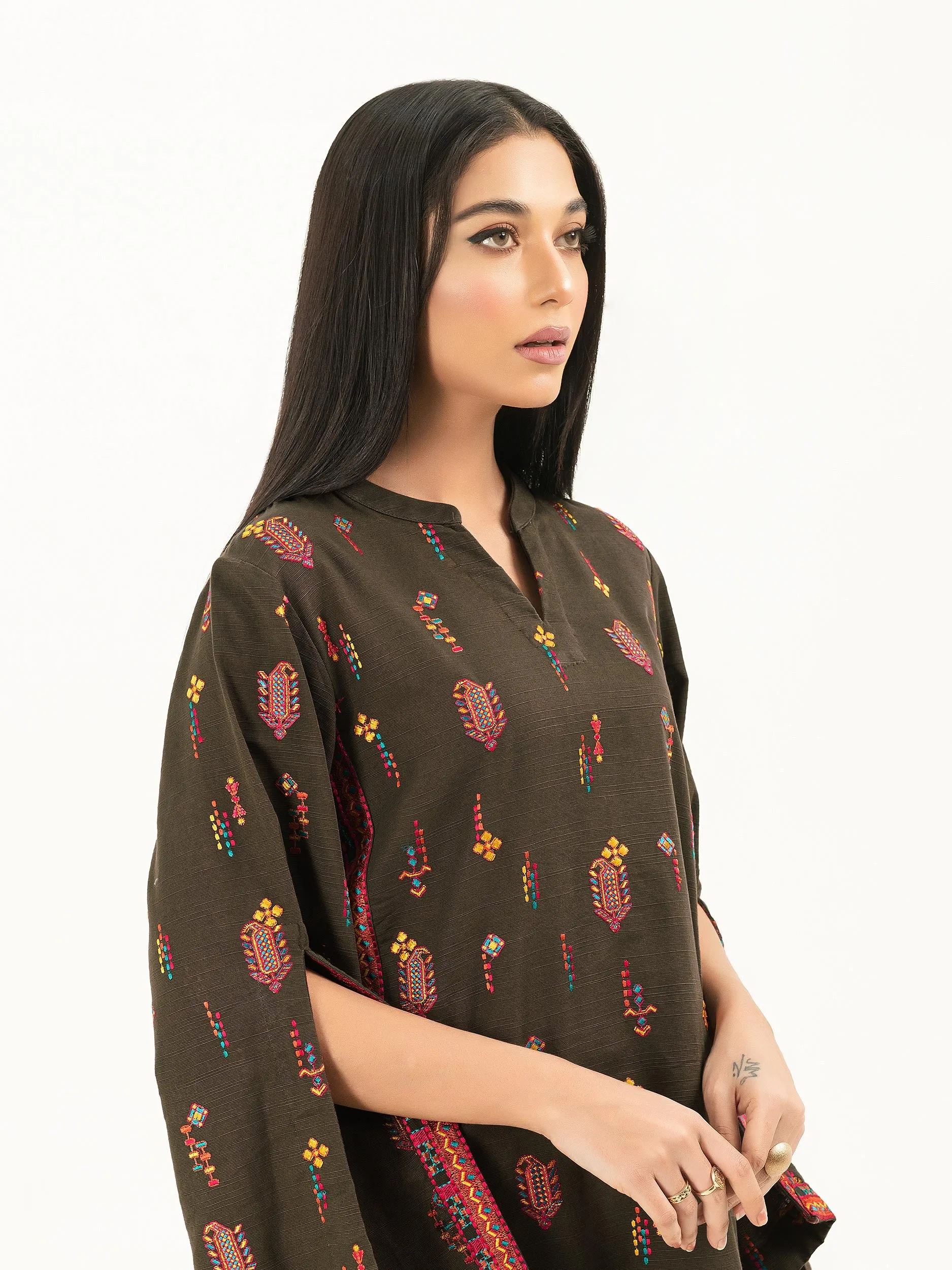 2 Piece Khaddar Suit-Embroidered (Pret)