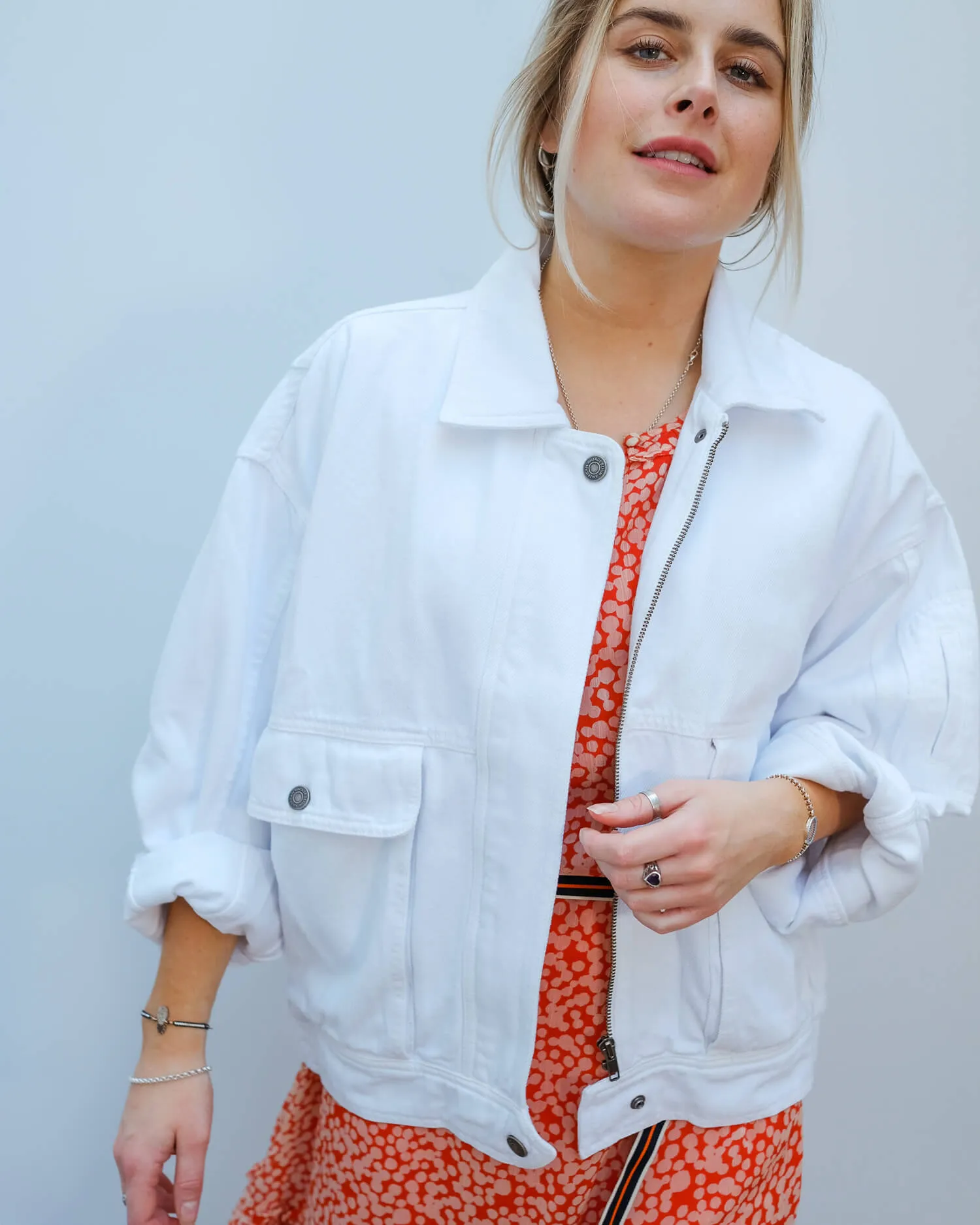 AV TINE171 Zipped jacket in white