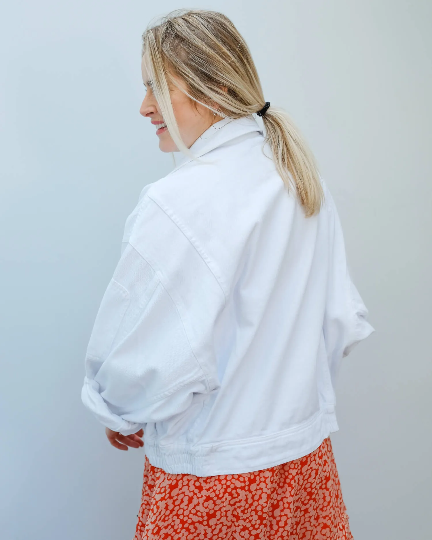 AV TINE171 Zipped jacket in white