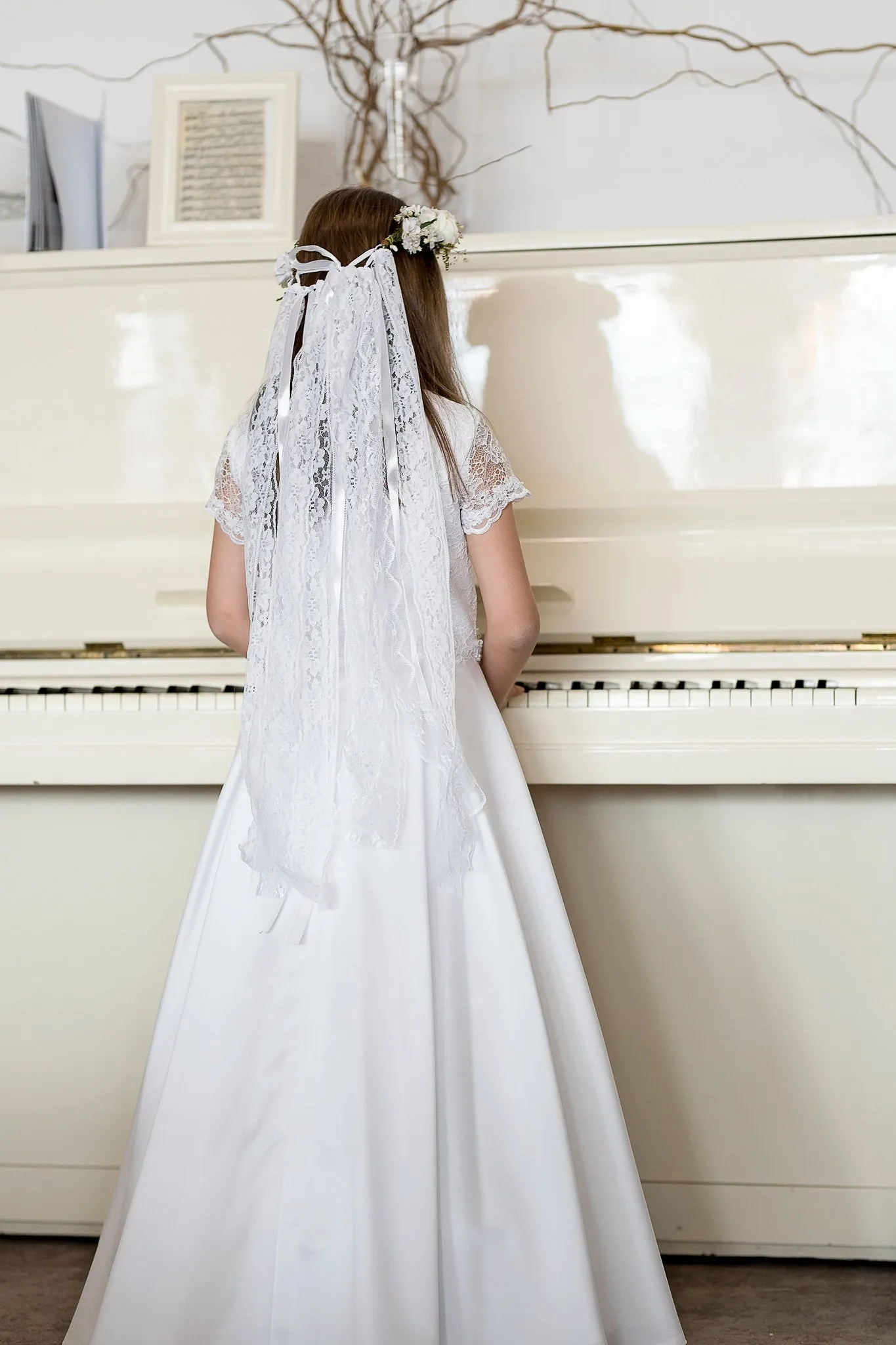 Hair crown with long veil for first holy communion White floral wreath Floral accessories Hair accessories Magaela Handmade