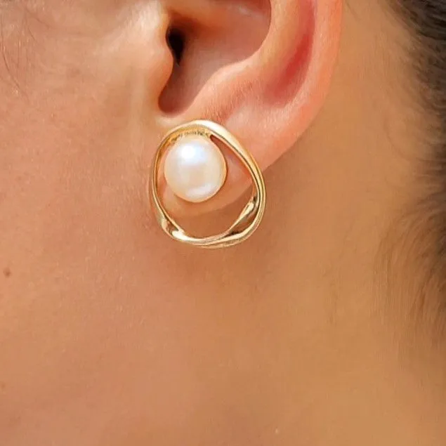 TFC Classic Pearl & Gold Plated Stud Earrings